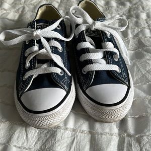 Low top converse navy blue youth